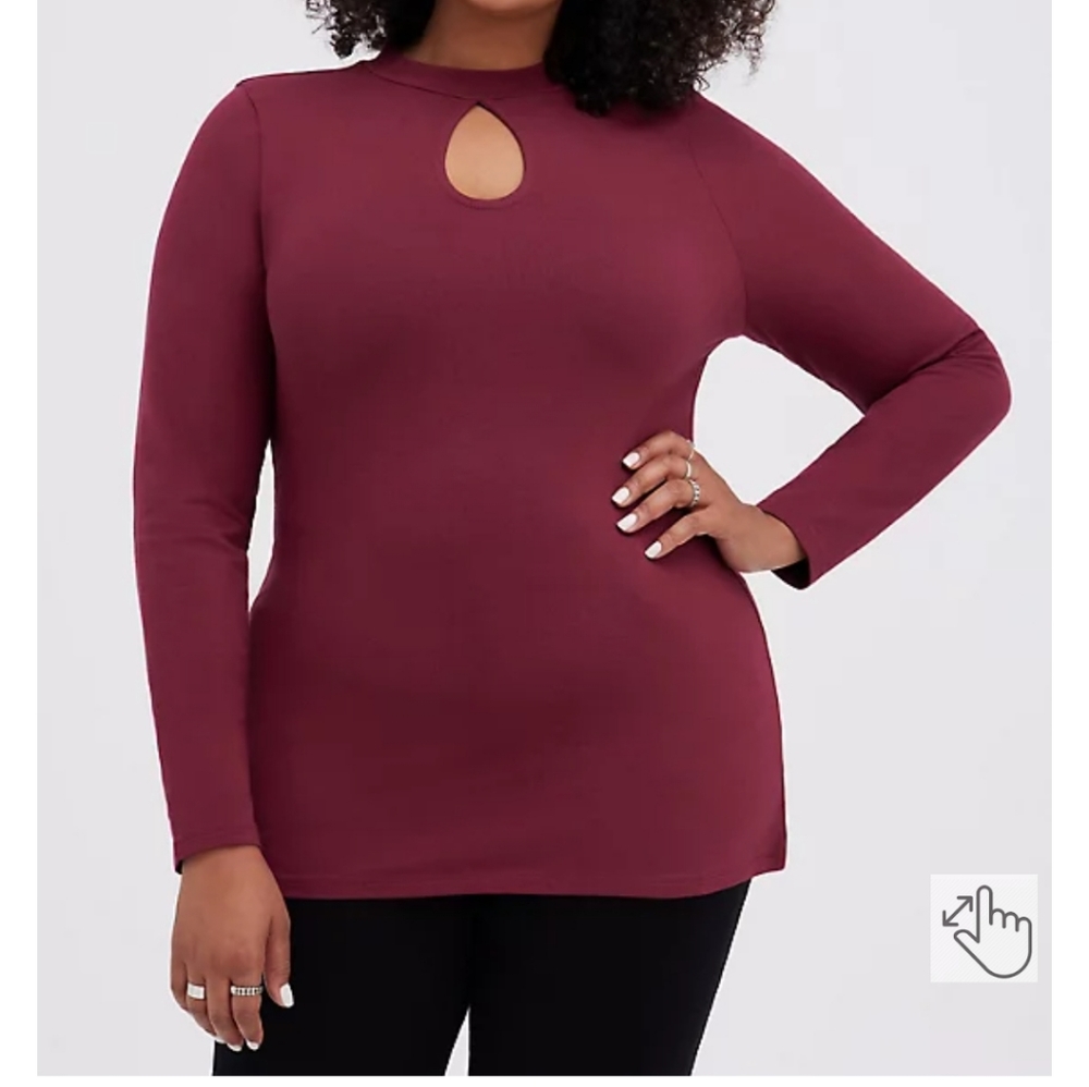 Torrid Foxy Mock Neck Keyhole Open back Top size 3